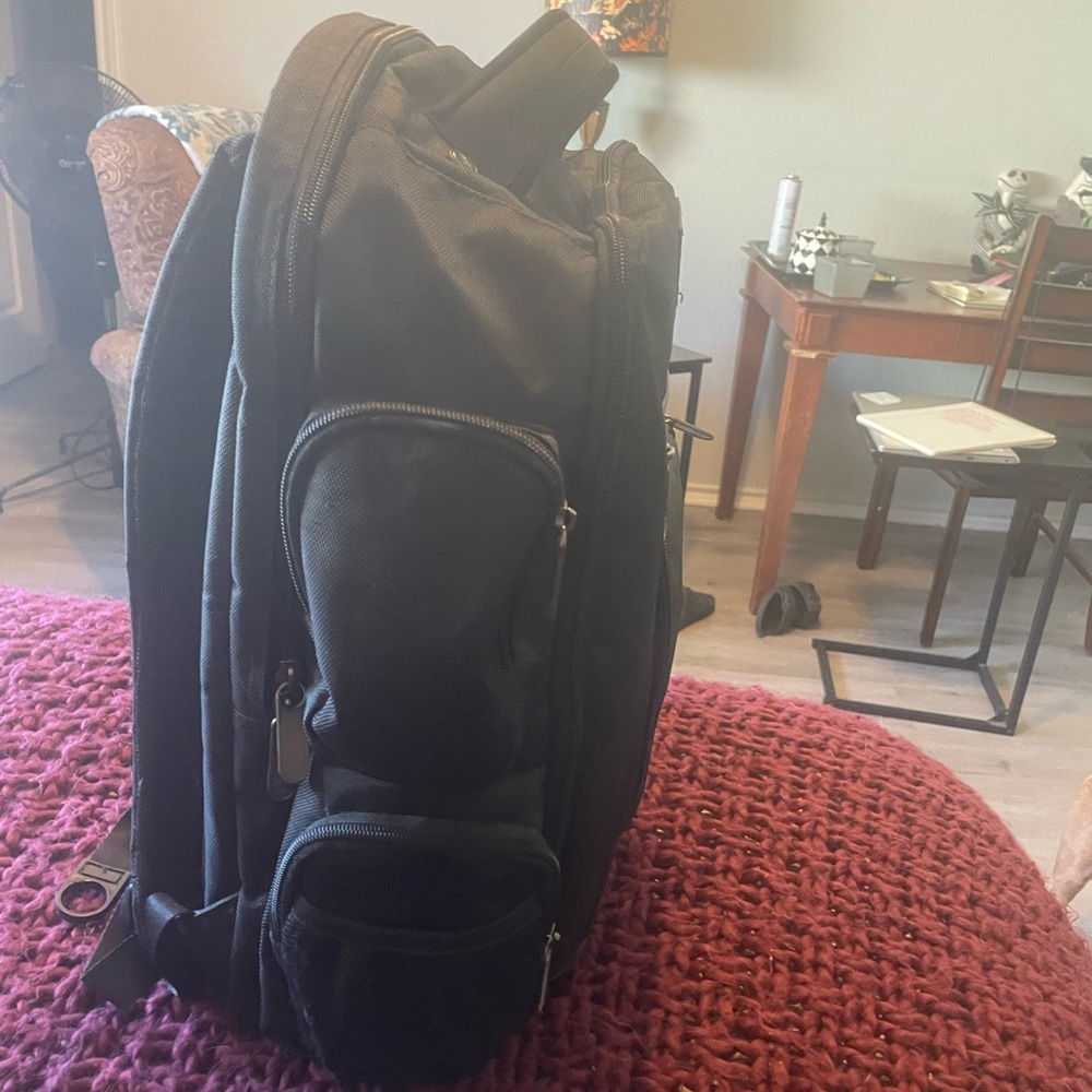 Original Penguin Classic Backpack in Great Condition - Picture 5 of 6